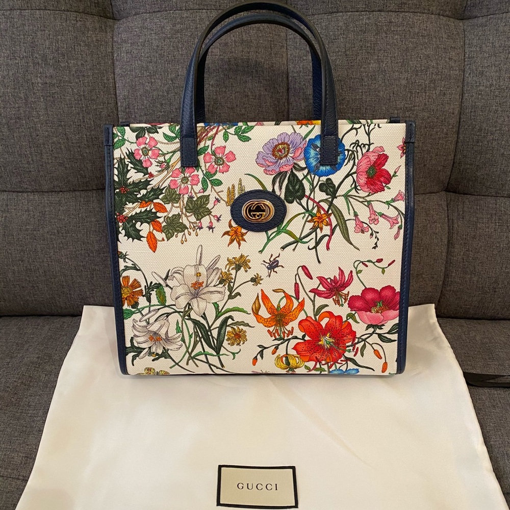 ❌SOLD❌ Authentic New Gucci Canvas Medium Flora bag